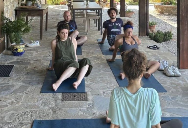 Respiri, Radici e Ricette: il racconto di un viaggio nel cuore del Cilento tra yoga, orto e cucina sostenibile